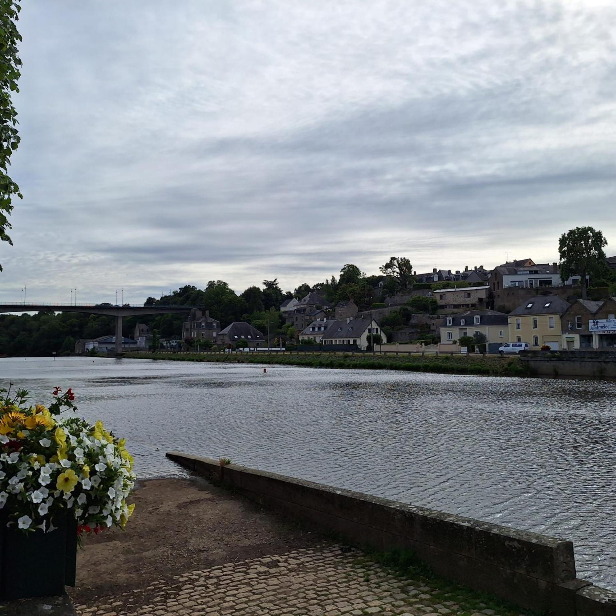 Rdc Centre - Local Velos Disponible Apartment Mayenne